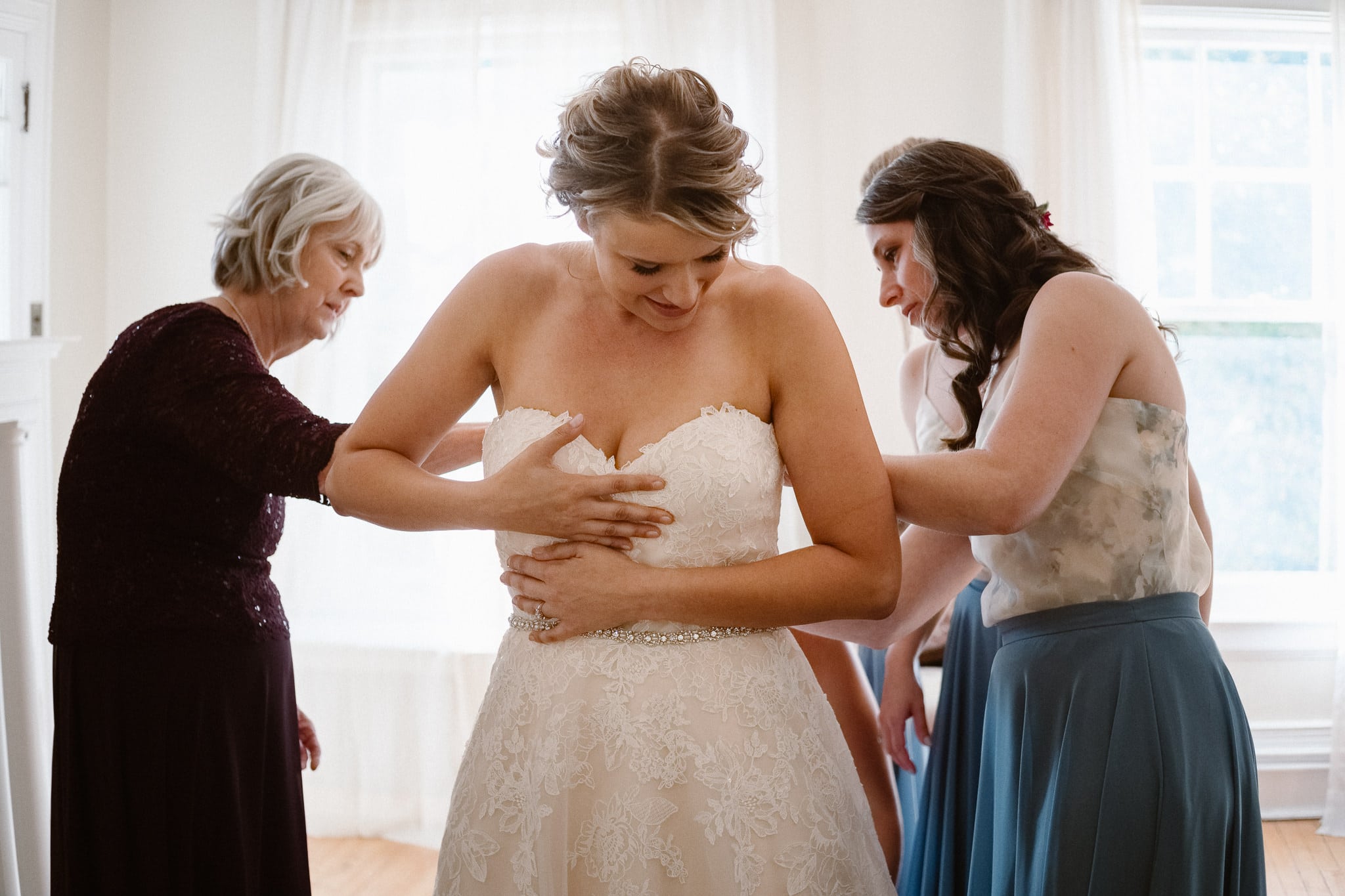 Grant Humphreys Mansion Wedding Photographer, Denver wedding photographer, Colorado wedding photographer, bride getting ready