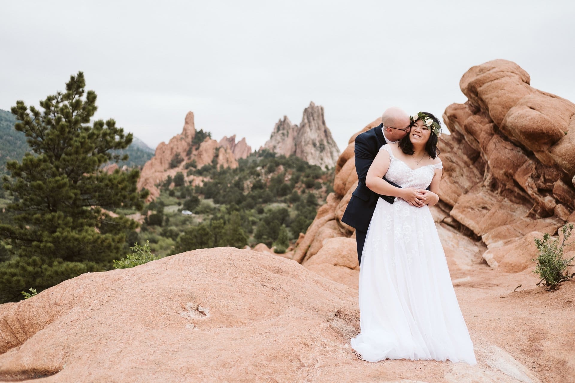Wedding photos at Garden of the Gods in Colorado Springs with red rocks and desert vibes