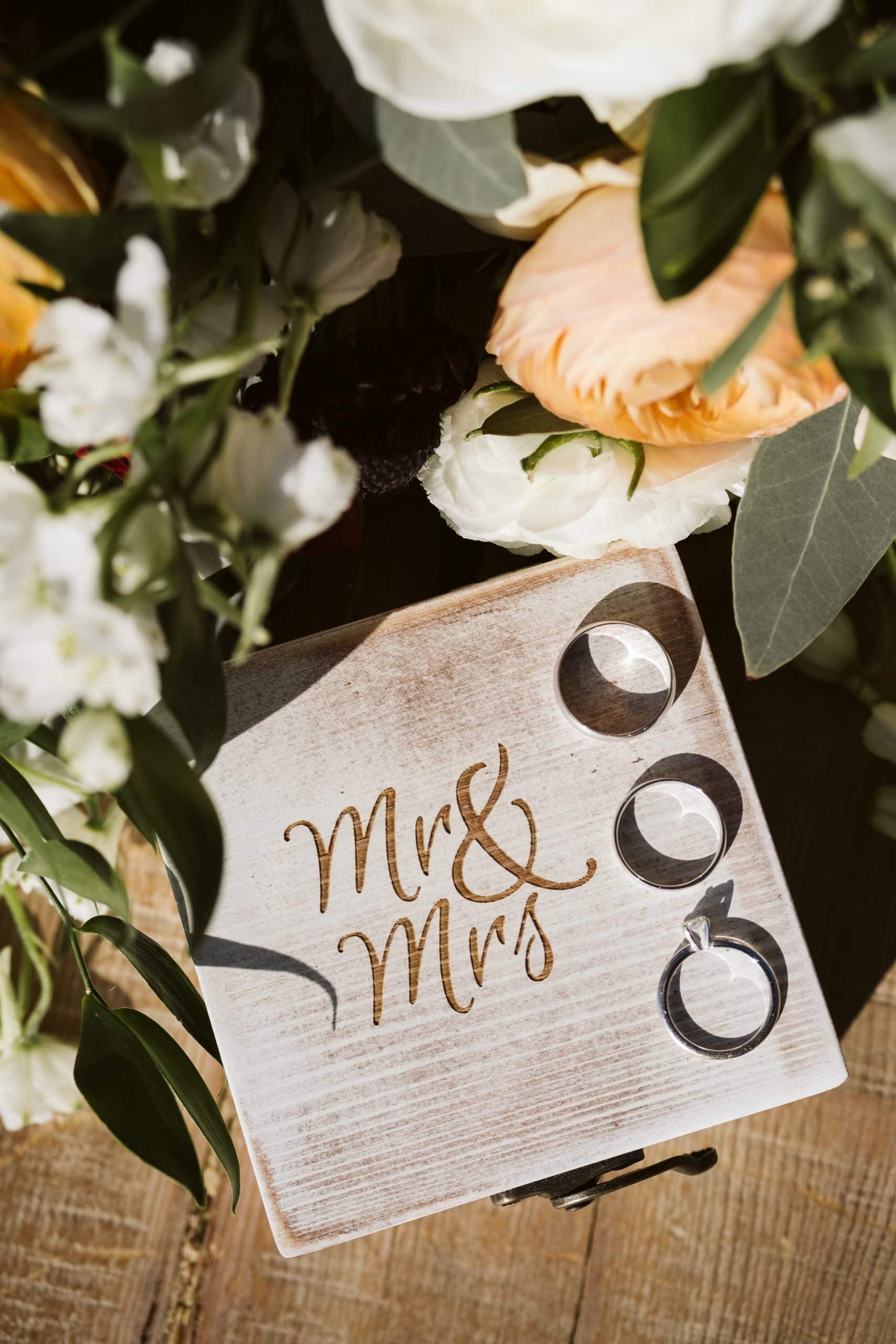Mr & Mrs ring box