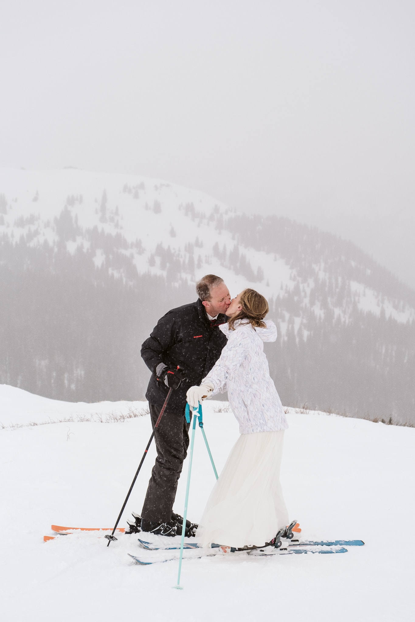 Ski elopement in Colorado