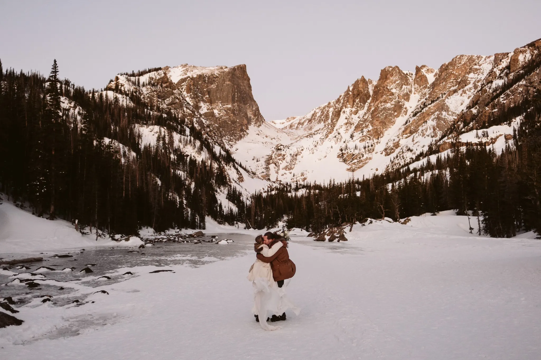 Winter elopement in Rocky Mountain National Park